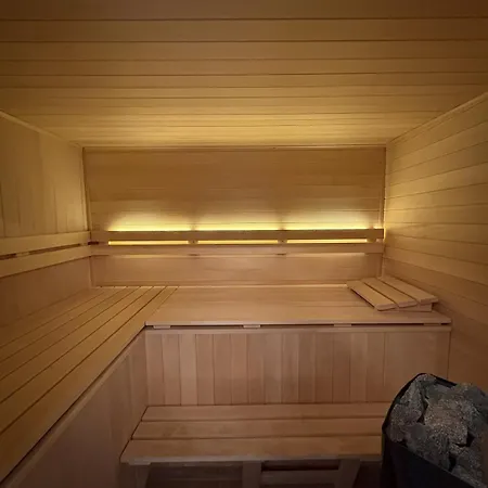 Helles Souterrain-apartment Mit Gartenzugang Und Eigener Sauna