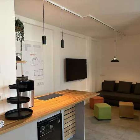 Helles Souterrain-apartment Mit Gartenzugang Und Eigener Sauna